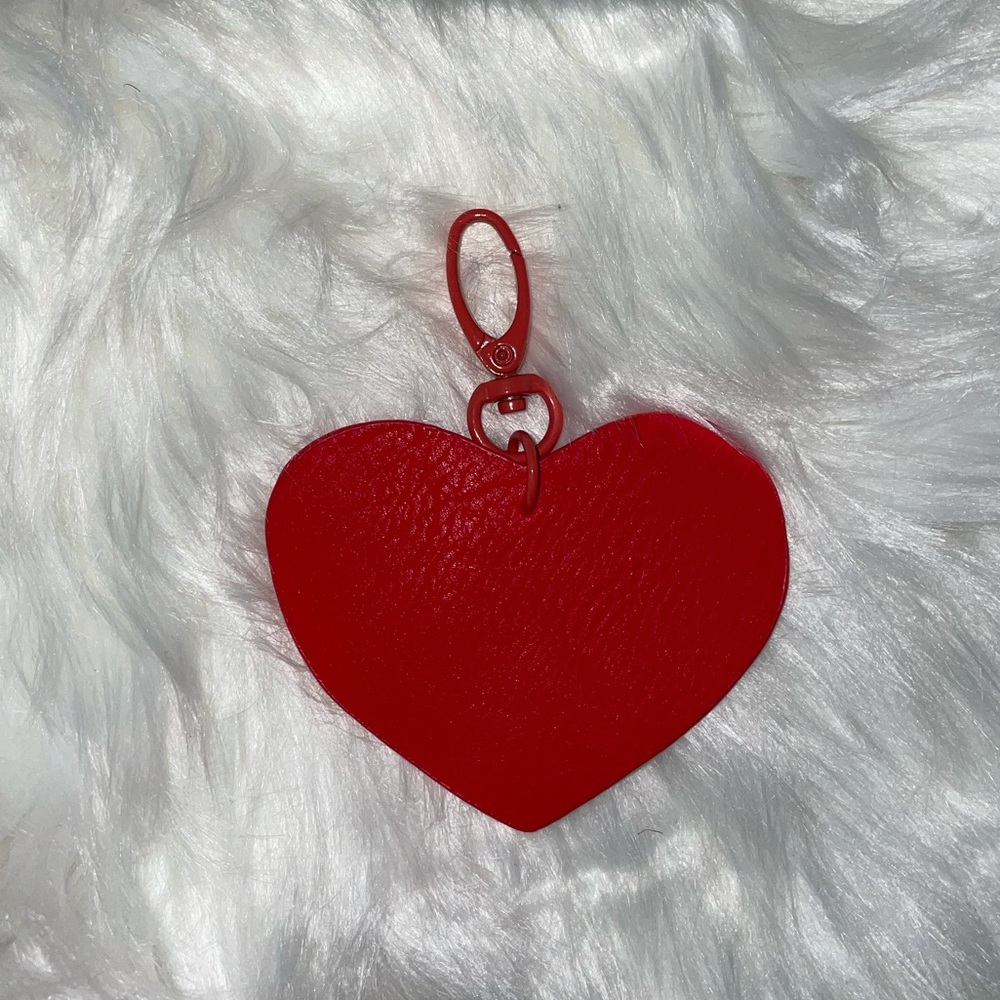 Red heart key chain❤️